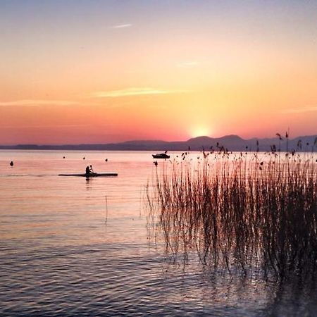 Locanda Le Palafitte Bardolino Bagian luar foto