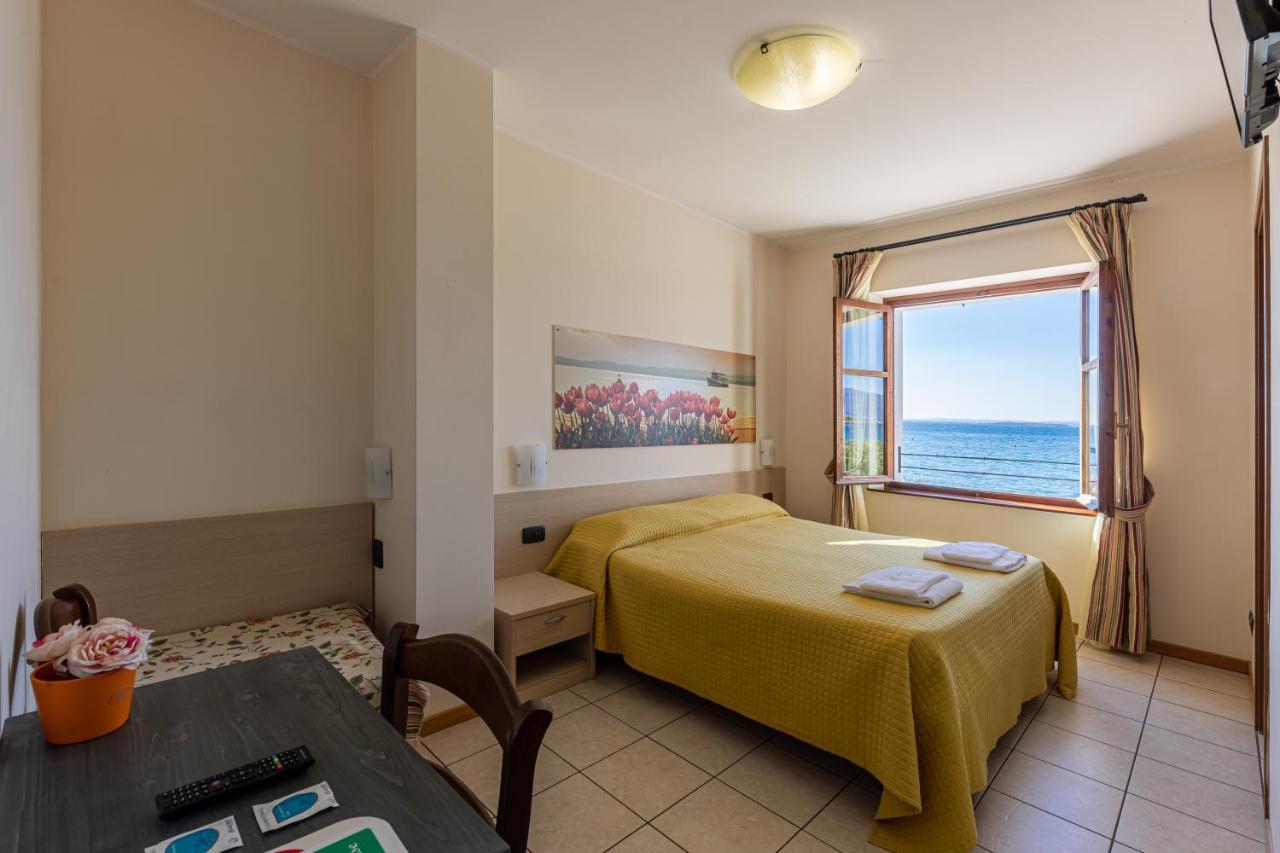 Locanda Le Palafitte Bardolino Bagian luar foto