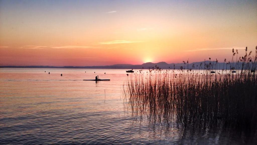Locanda Le Palafitte Bardolino Bagian luar foto