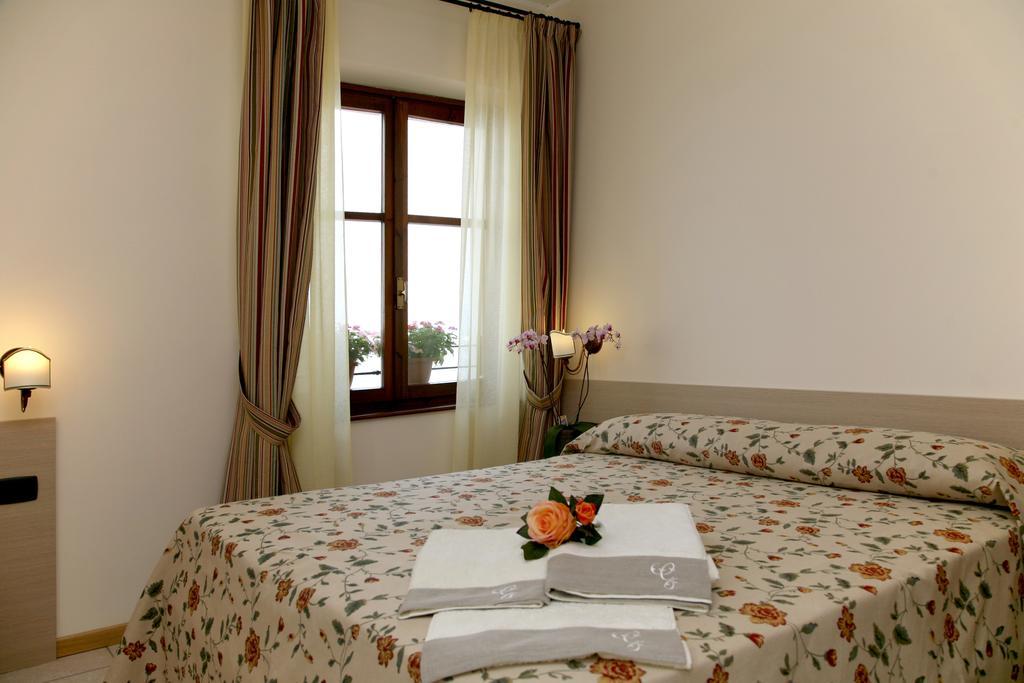 Locanda Le Palafitte Bardolino Ruang foto