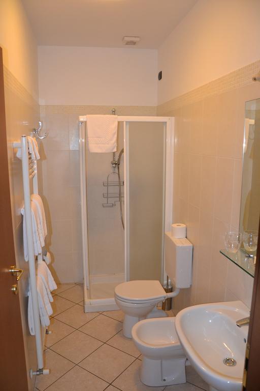 Locanda Le Palafitte Bardolino Ruang foto