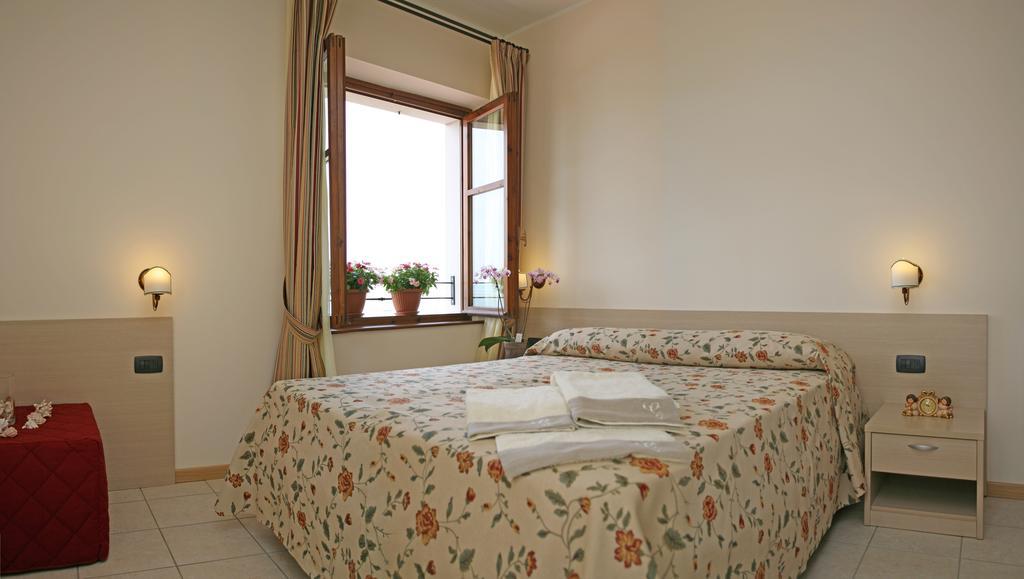 Locanda Le Palafitte Bardolino Ruang foto